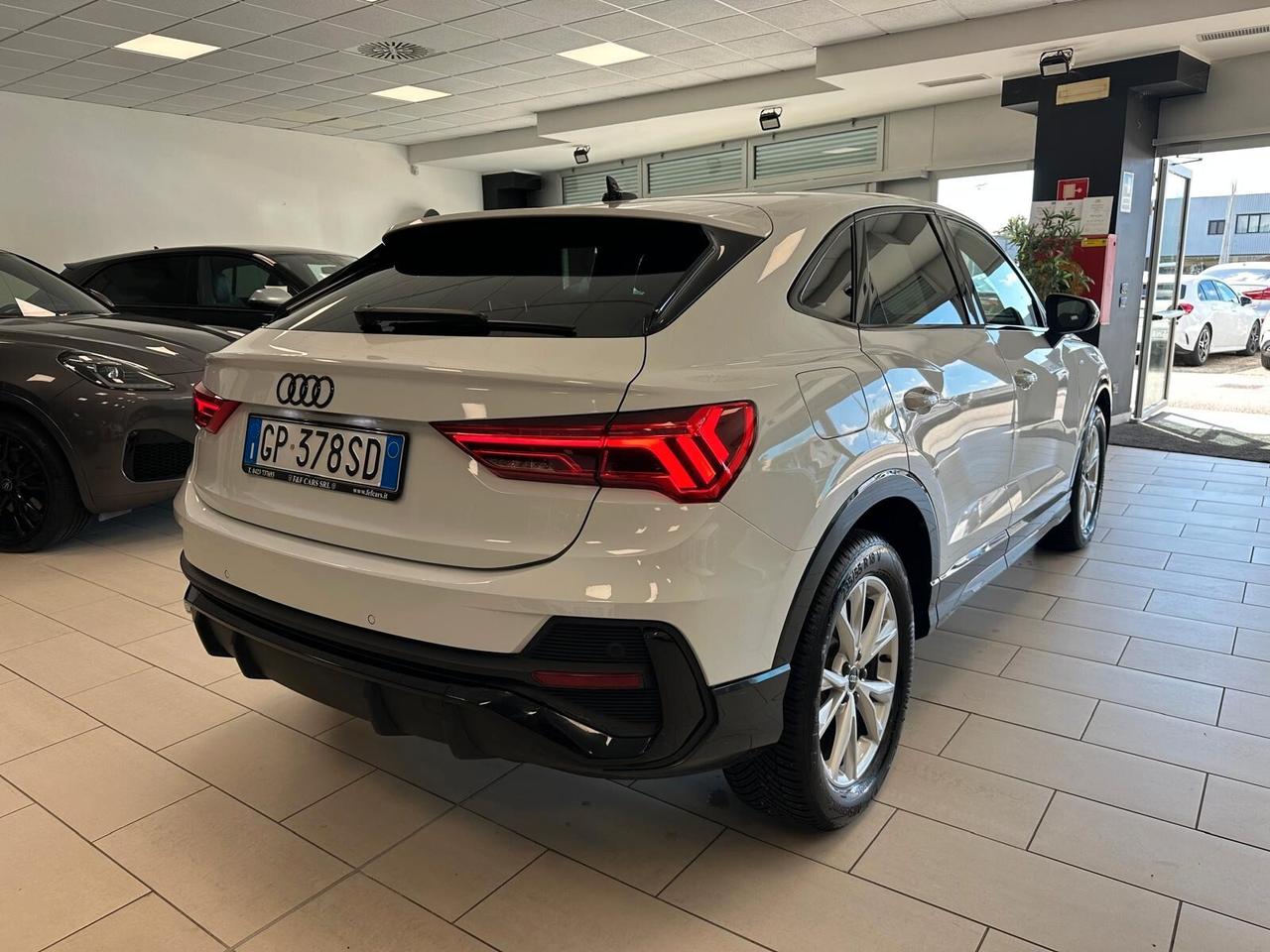 Audi Q3 SPB 35 TDI S tronic line edition Interno ed Esterno Luci Ambiente