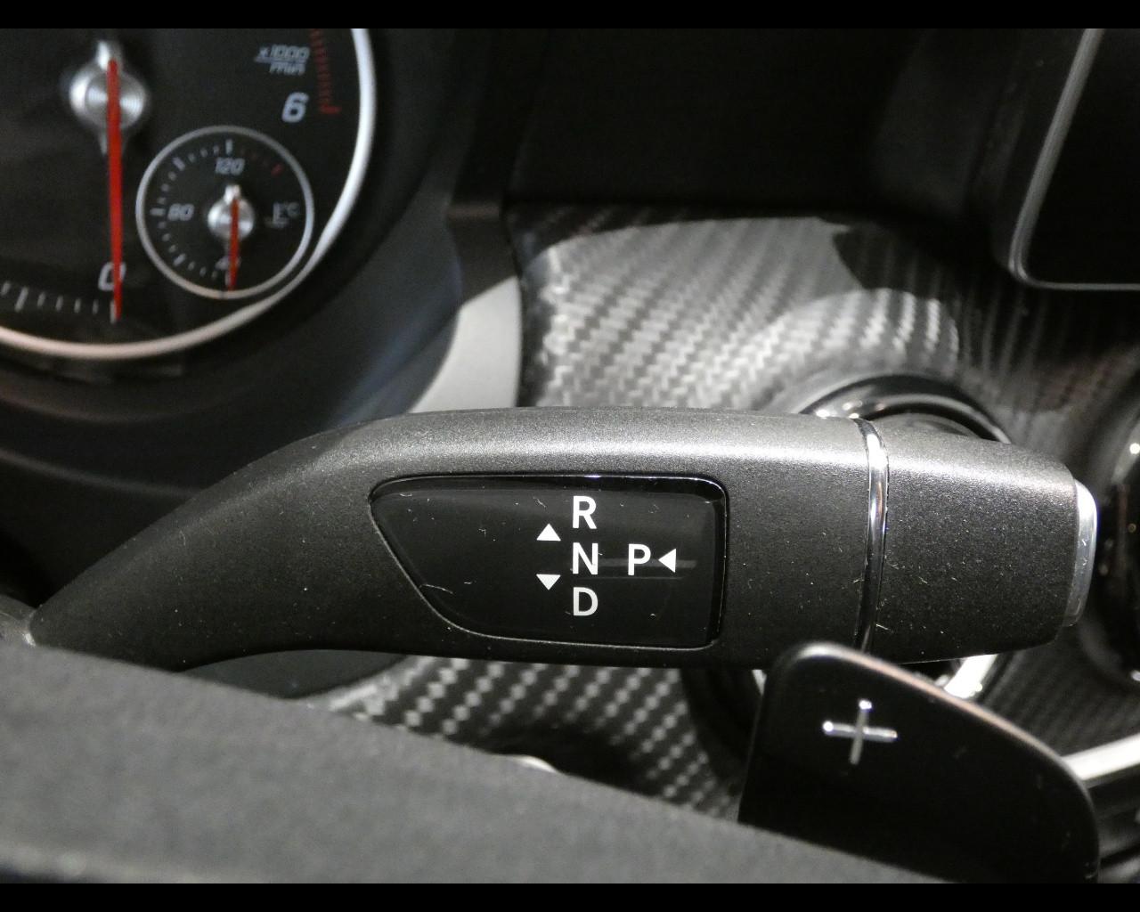 Mercedes-Benz GLA (X156) - GLA 200 d Automatic Business