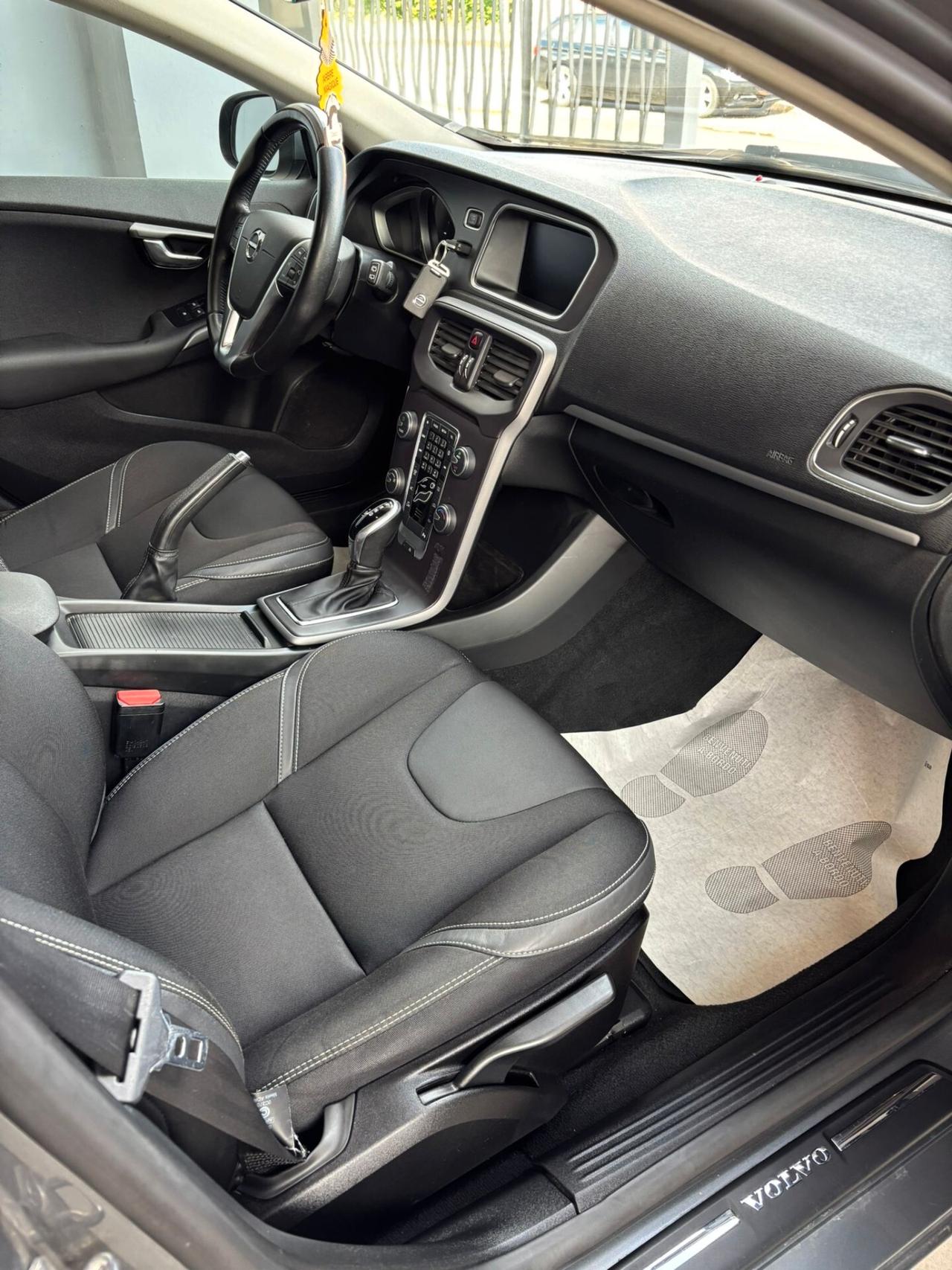 Volvo V40 D2 Geartronic Business Plus