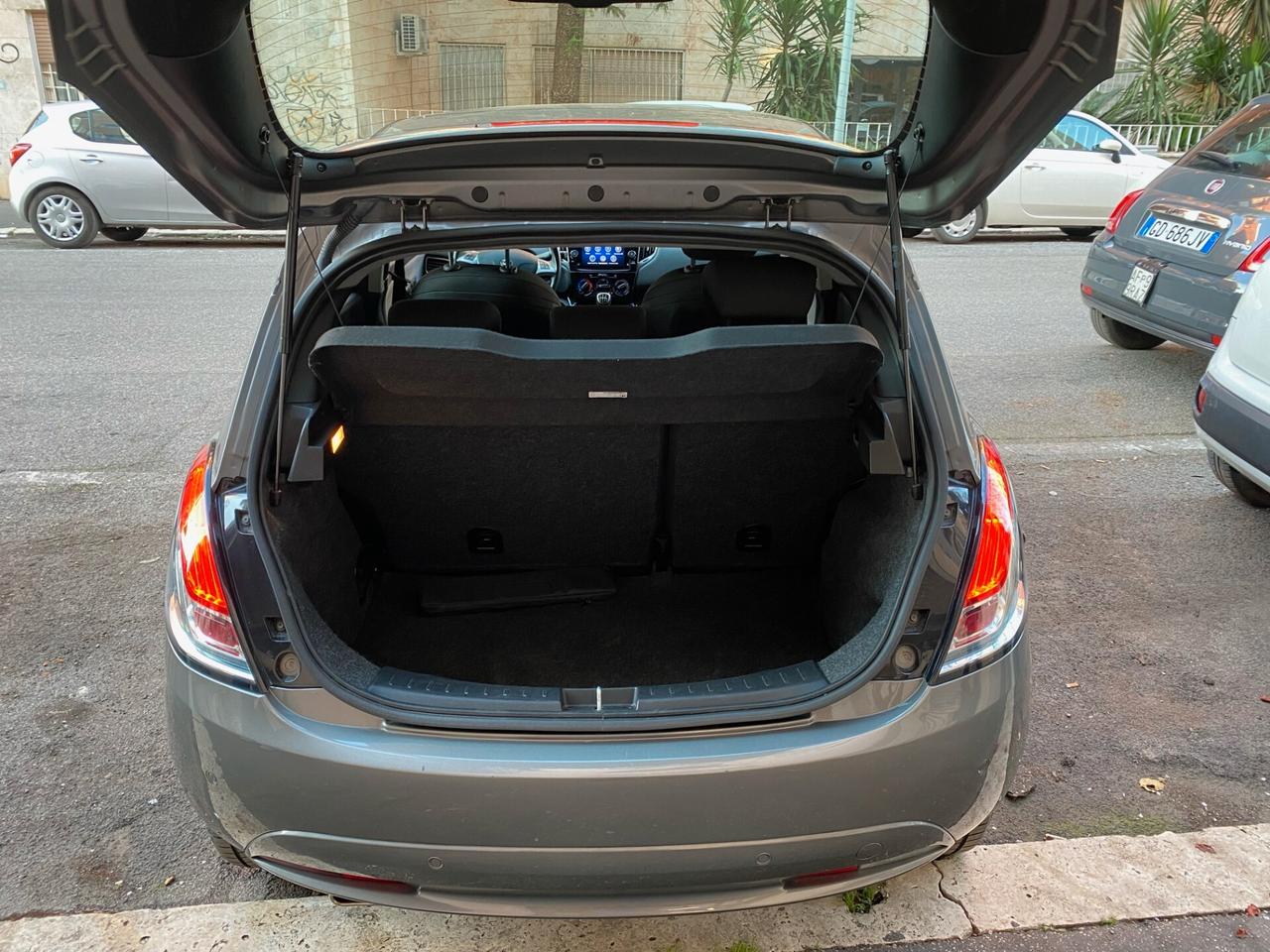 Lancia Ypsilon 1.0 FireFly 5 porte S&S Hybrid Ecochic Gold