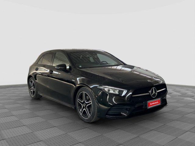 MERCEDES-BENZ A 180 A 180 d Automatic Premium