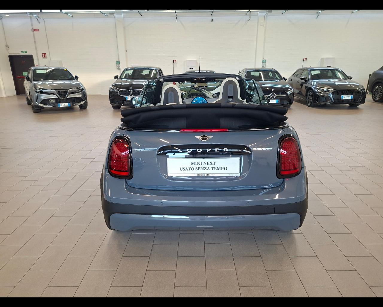 MINI Mini CooperCbr(F67) - Mini Cooper C Favoured Cabrio