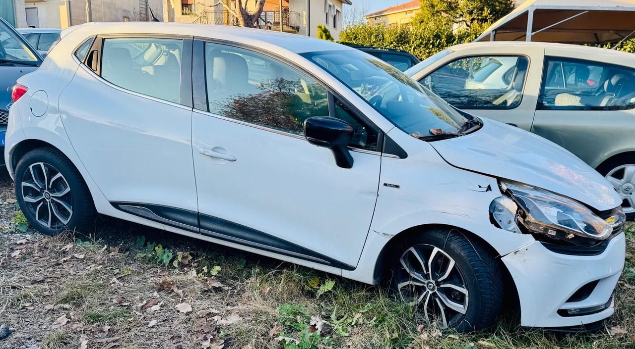 Renault Clio dCi 8V 75 CV 5 Autocarro 4 posti incidentata