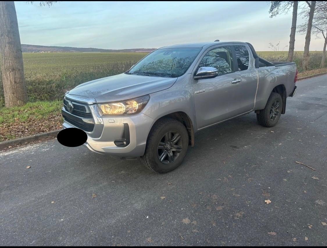 Toyota Hilux 2.4 D-4D 4WD 2 porte Extra Cab Lounge * Cambio 6M