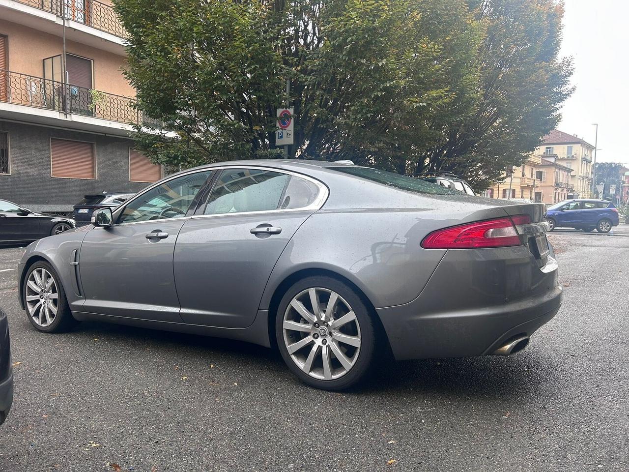 Jaguar XF Luxury impeccabile