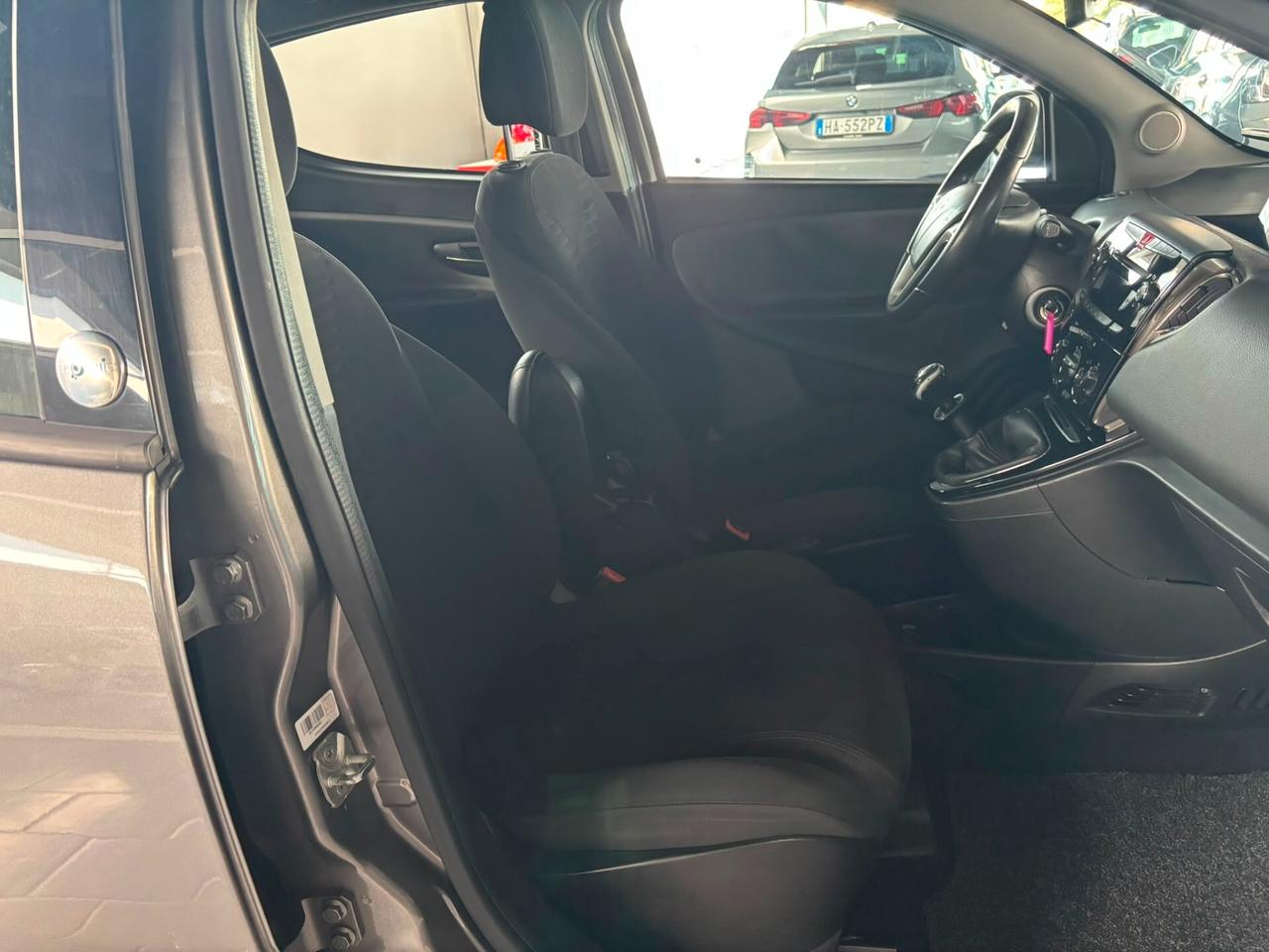 Lancia Ypsilon 0.9 TwinAir 85 CV 5 porte Metano Ecochic Gold
