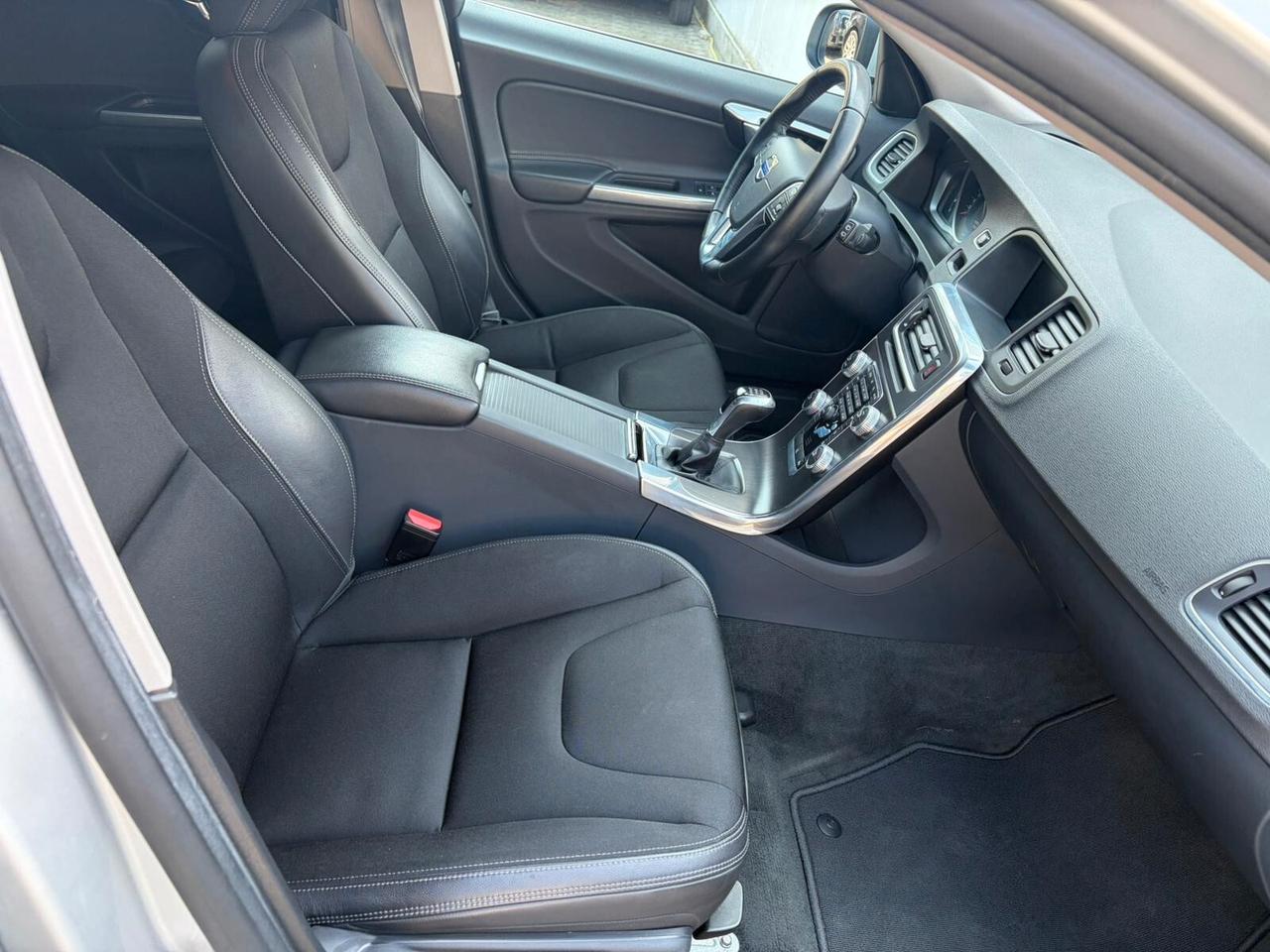 Volvo V60 D3 Momentum*EURO6*CERCHI
