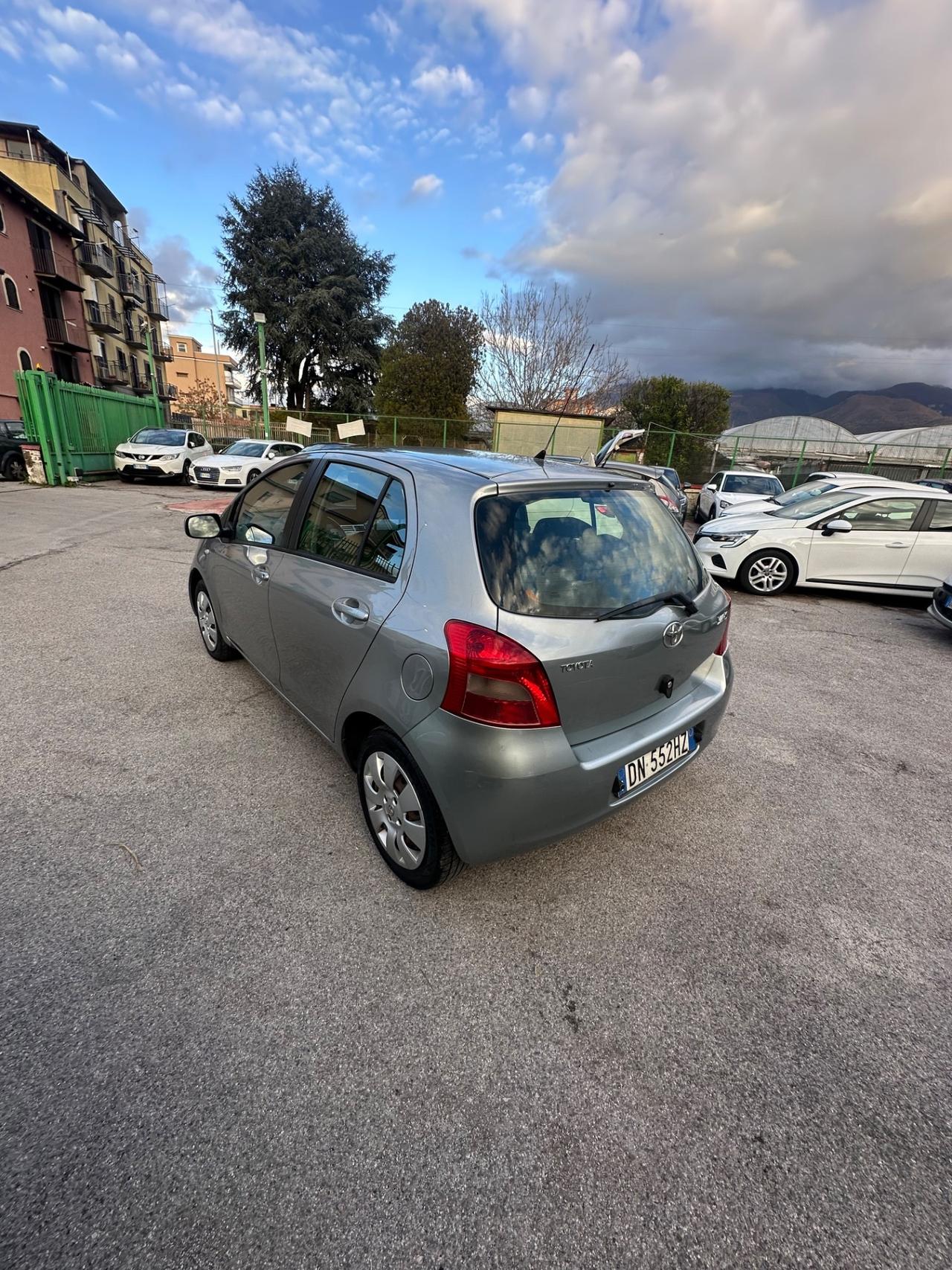 Toyota Yaris 1.0 5 porte