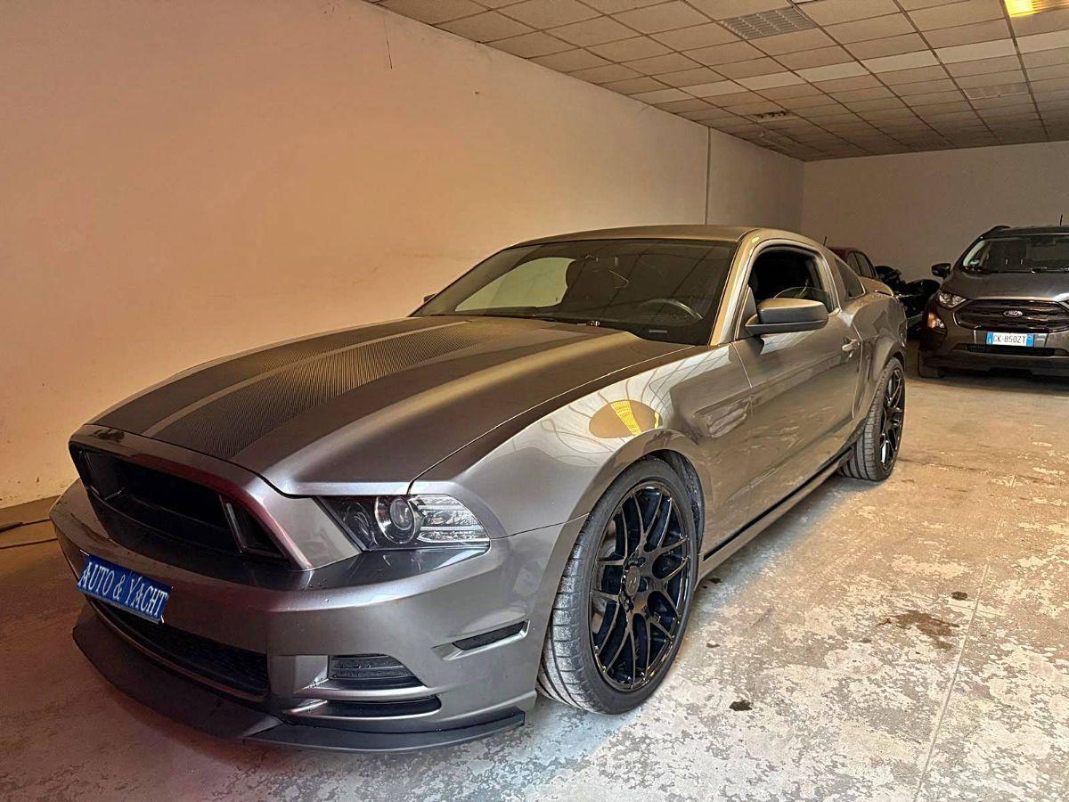 FORD - Mustang - V6 Premium Coupé