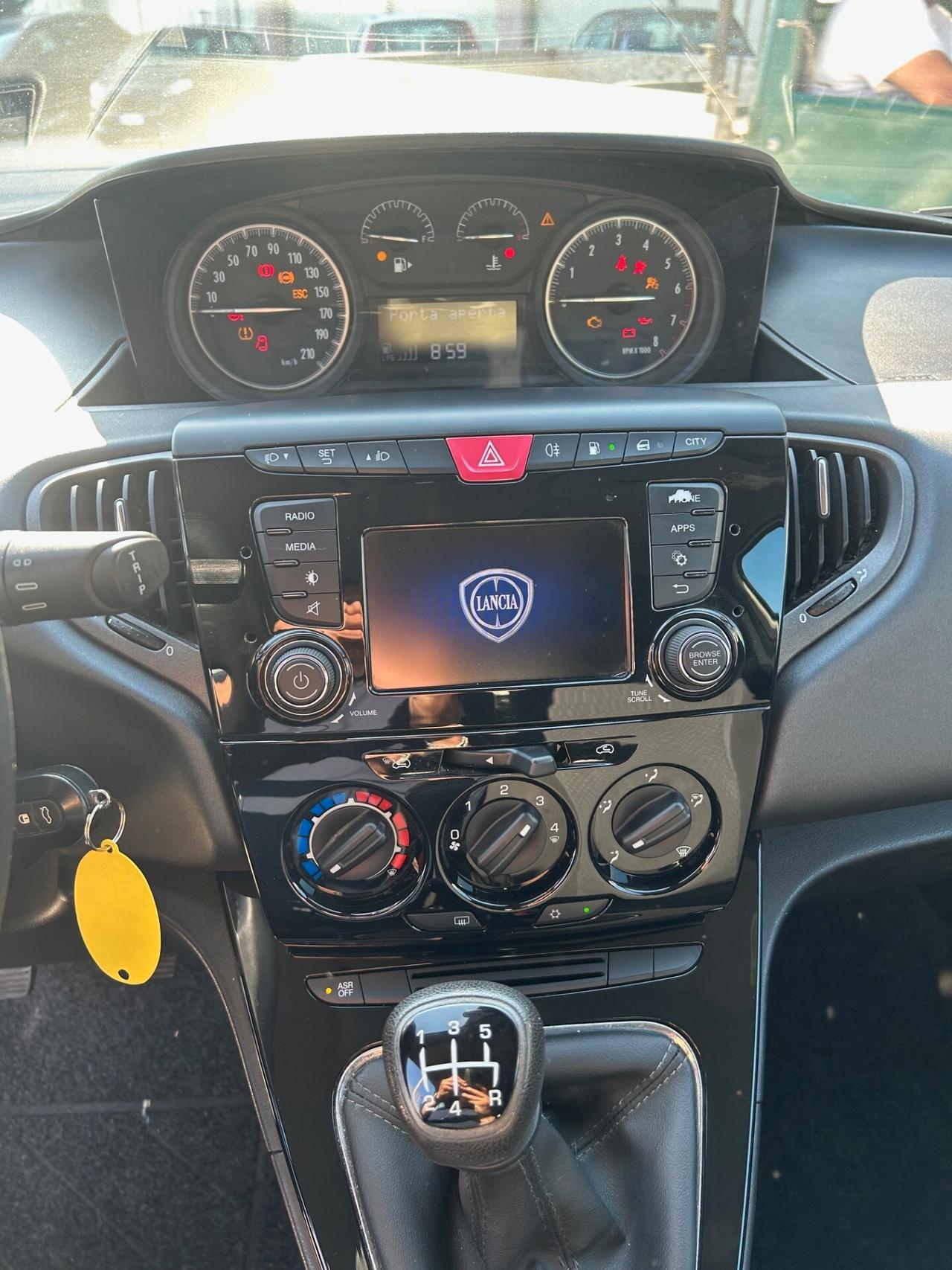 Lancia Ypsilon 1.2 69 CV 5 porte Benzina/GPL Ecochic Silver