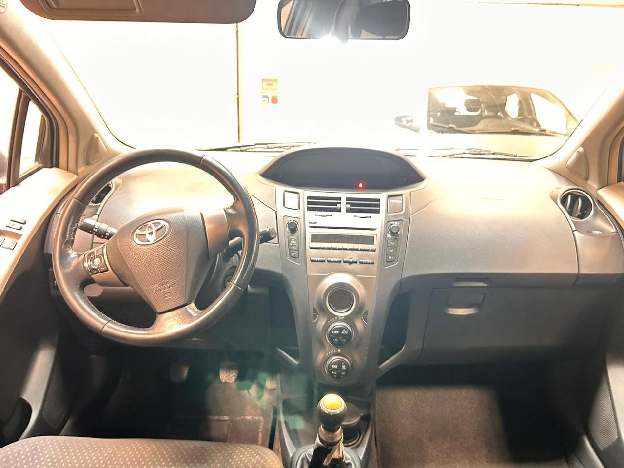 Toyota Yaris 1.0 5 porte Luxury pack