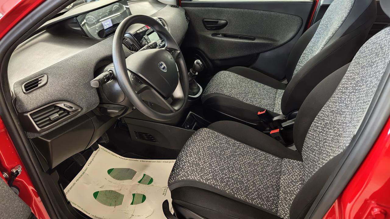 Lancia Ypsilon 1.0 Hybrid Silver