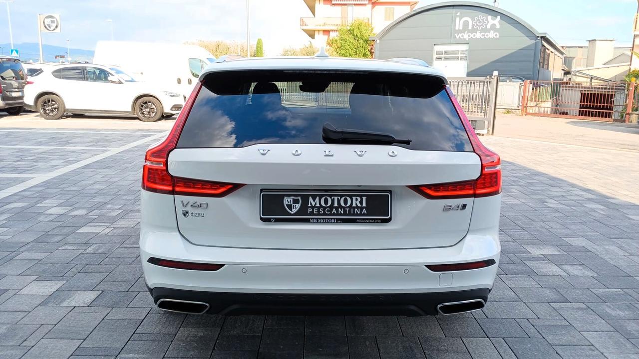 Volvo V60 Cross Country B4 (d) AWD automatico Core