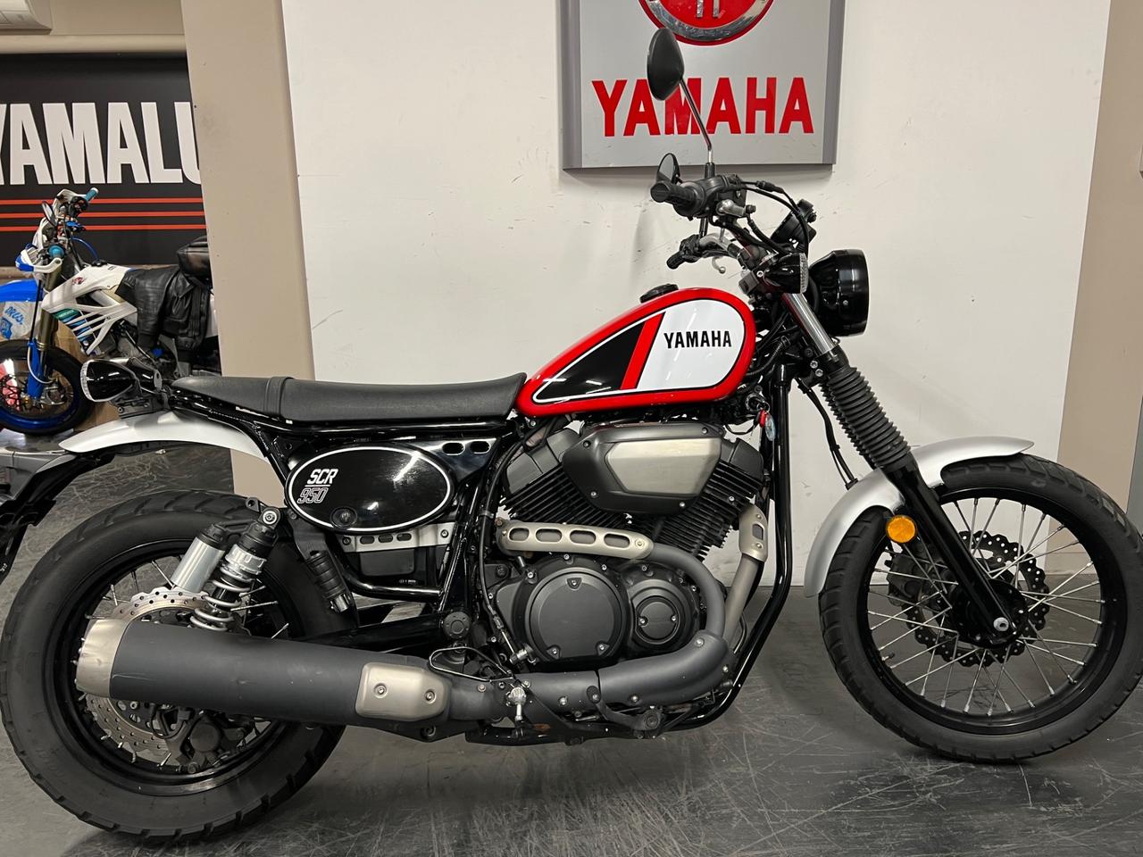 YAMAHA SCR 950
