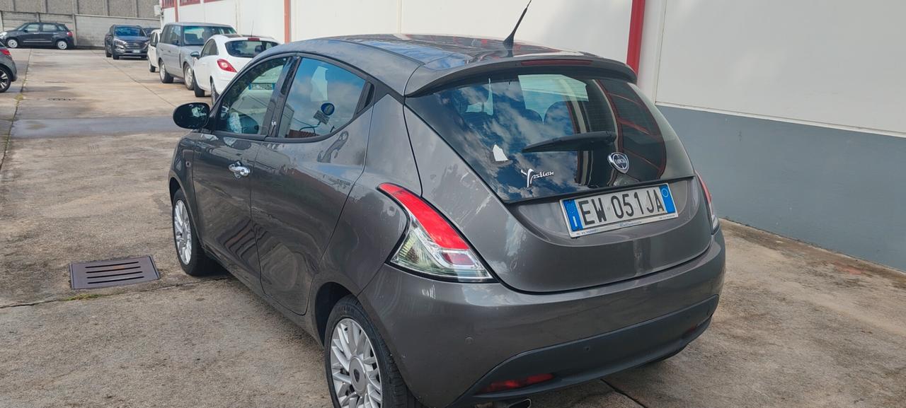 Lancia Ypsilon 1.2 69 CV 5 porte S&S Silver