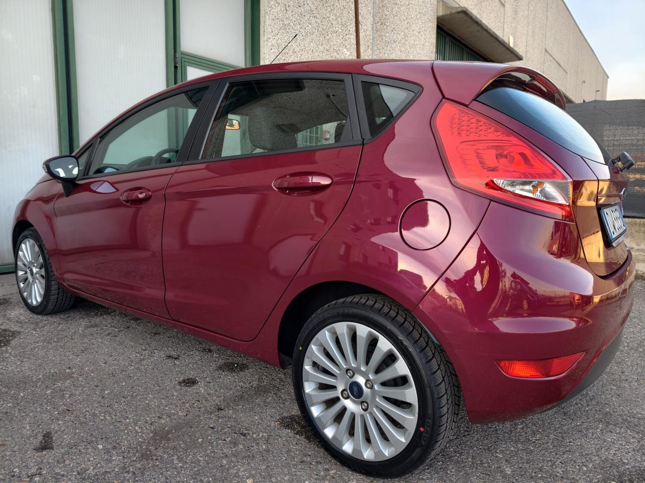 Ford Fiesta 1.2 BENZINA 5 PORTE NEOPATENTATI PARI AL NUOVO