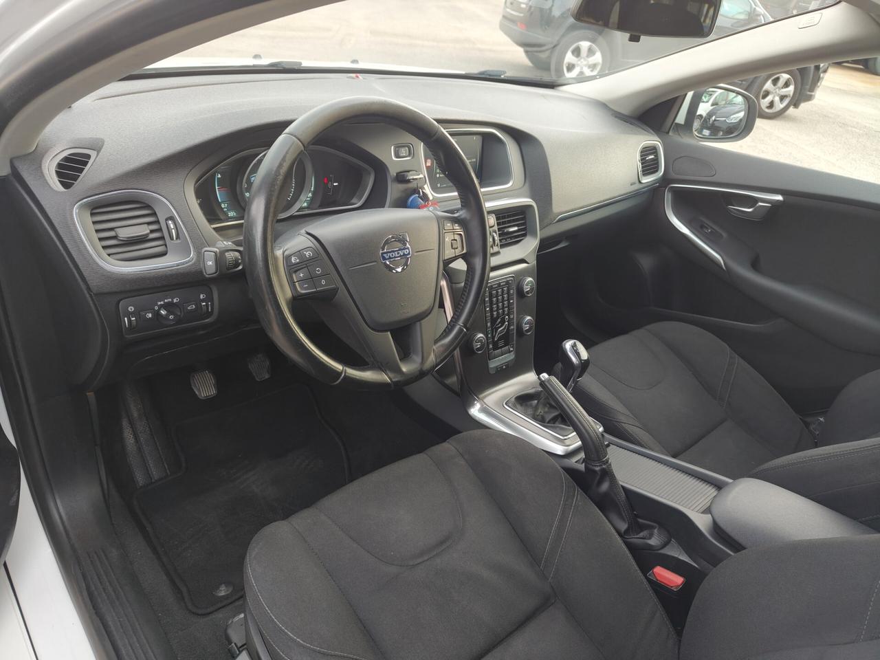 Volvo V40 D2 1.6d summum