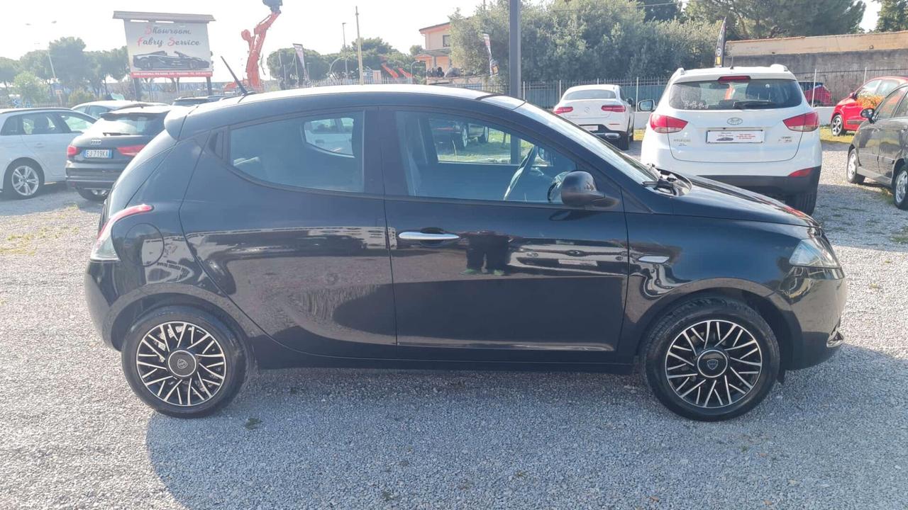 Lancia Ypsilon 1.0 FireFly 5 porte S&S Hybrid Maryne