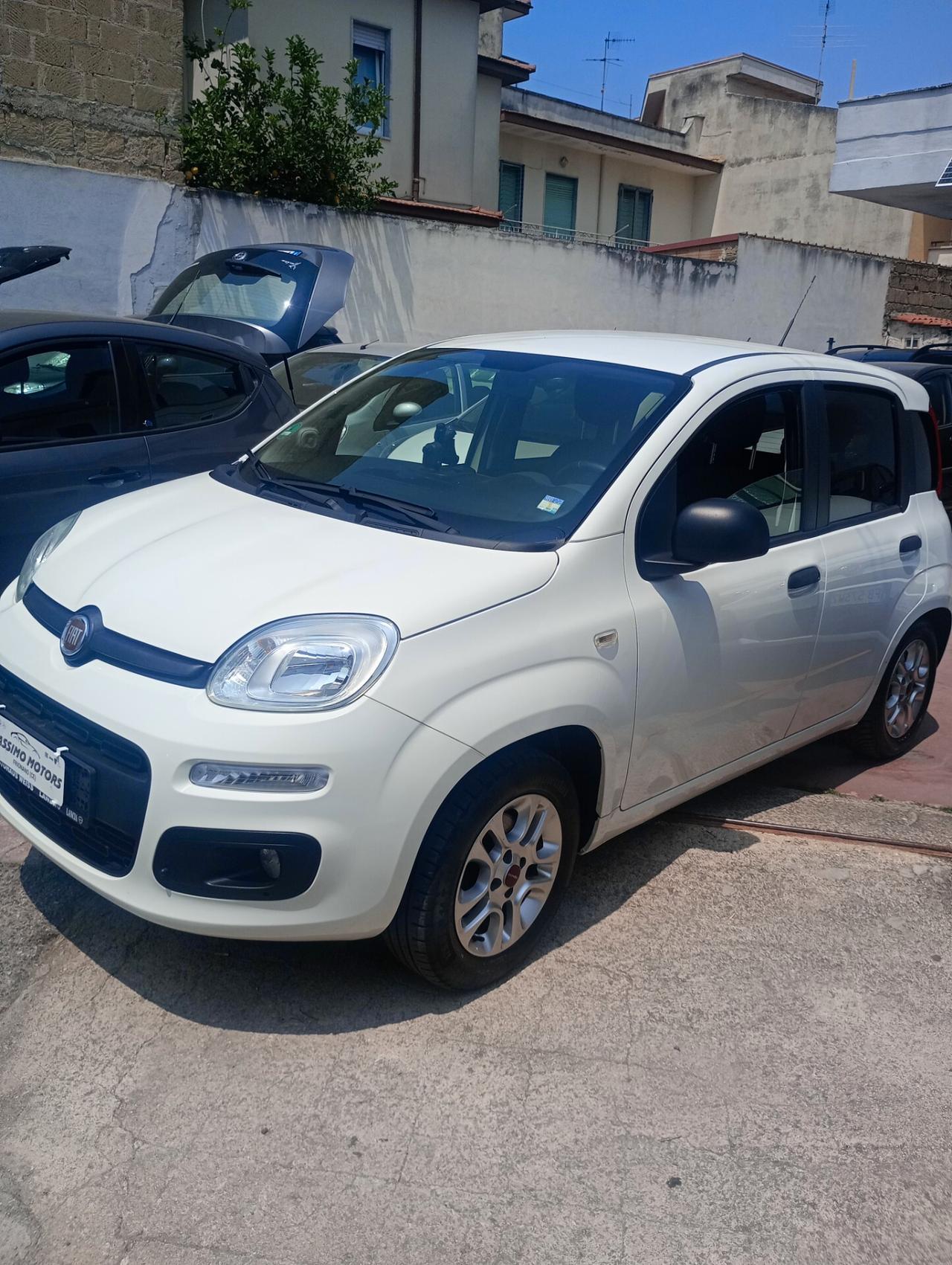 Fiat Panda 1.2 Lounge uconnect,pari al nuovo.