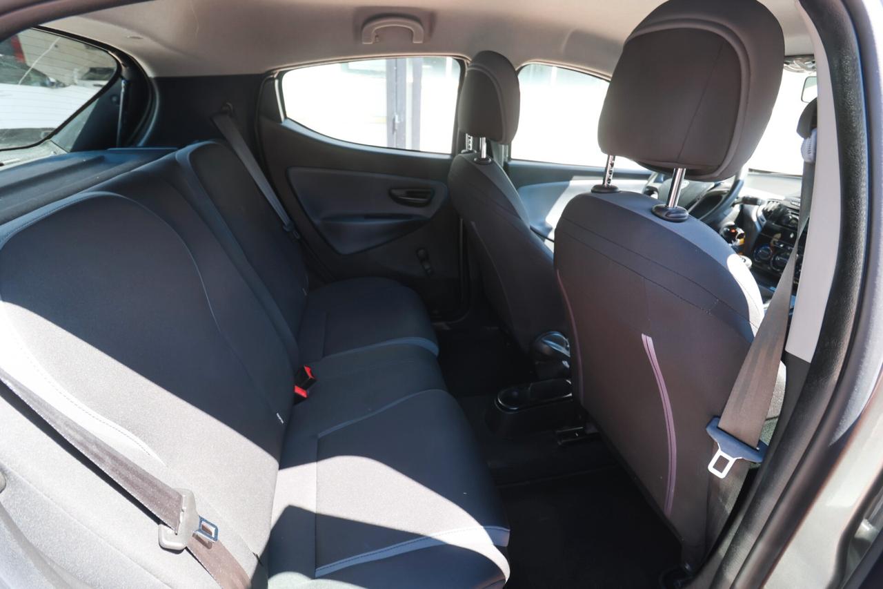 Lancia Ypsilon 1.2 69 CV 5 porte Silver