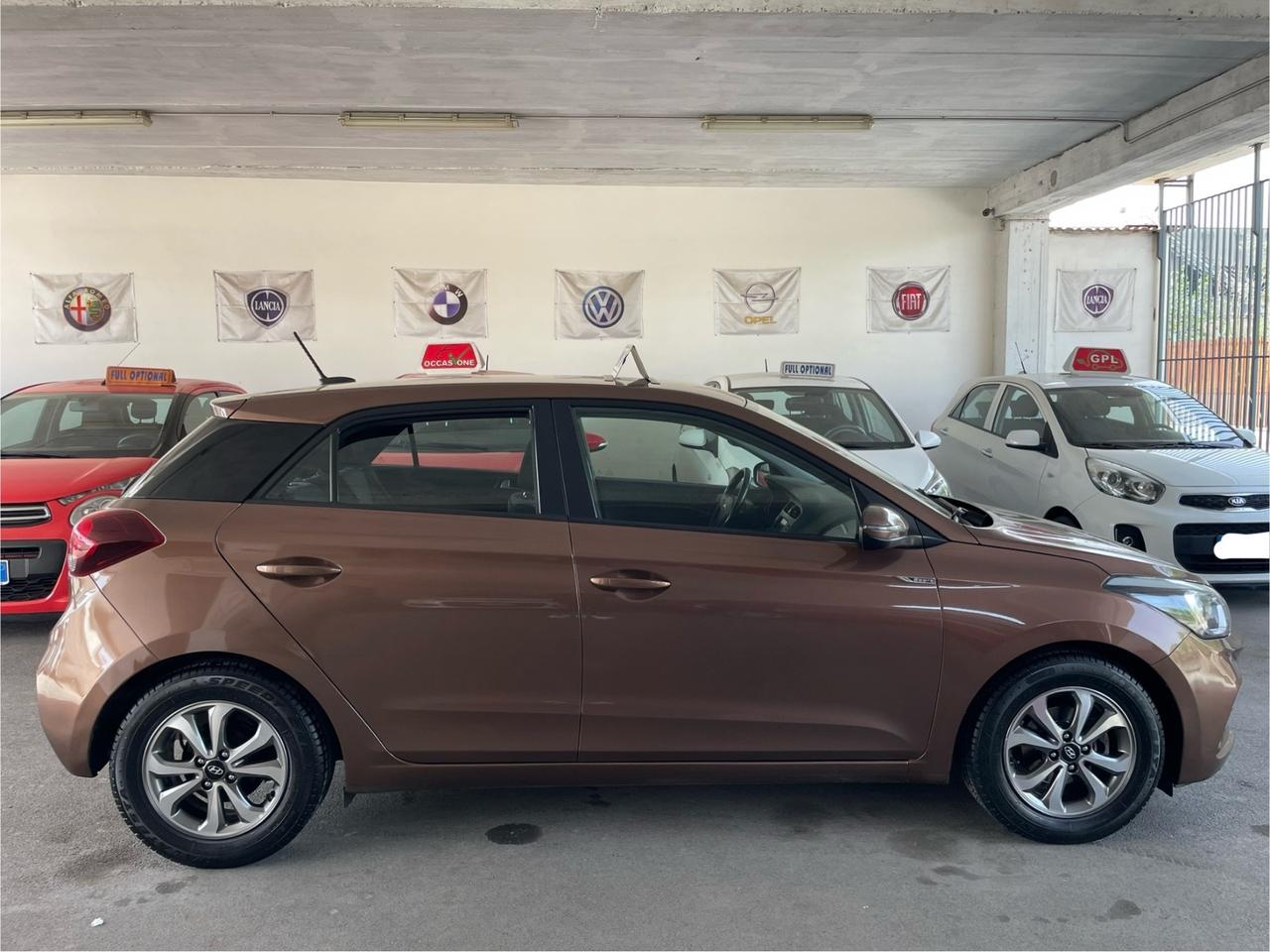 HYUNDAI I-20 GPL DI SERIE SPORT NAV RETROCAMERA ECC