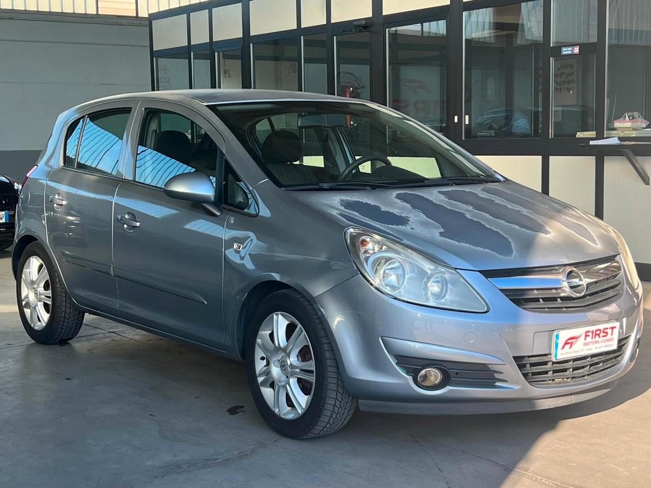 Opel Corsa 1.2 5 porte Cosmo