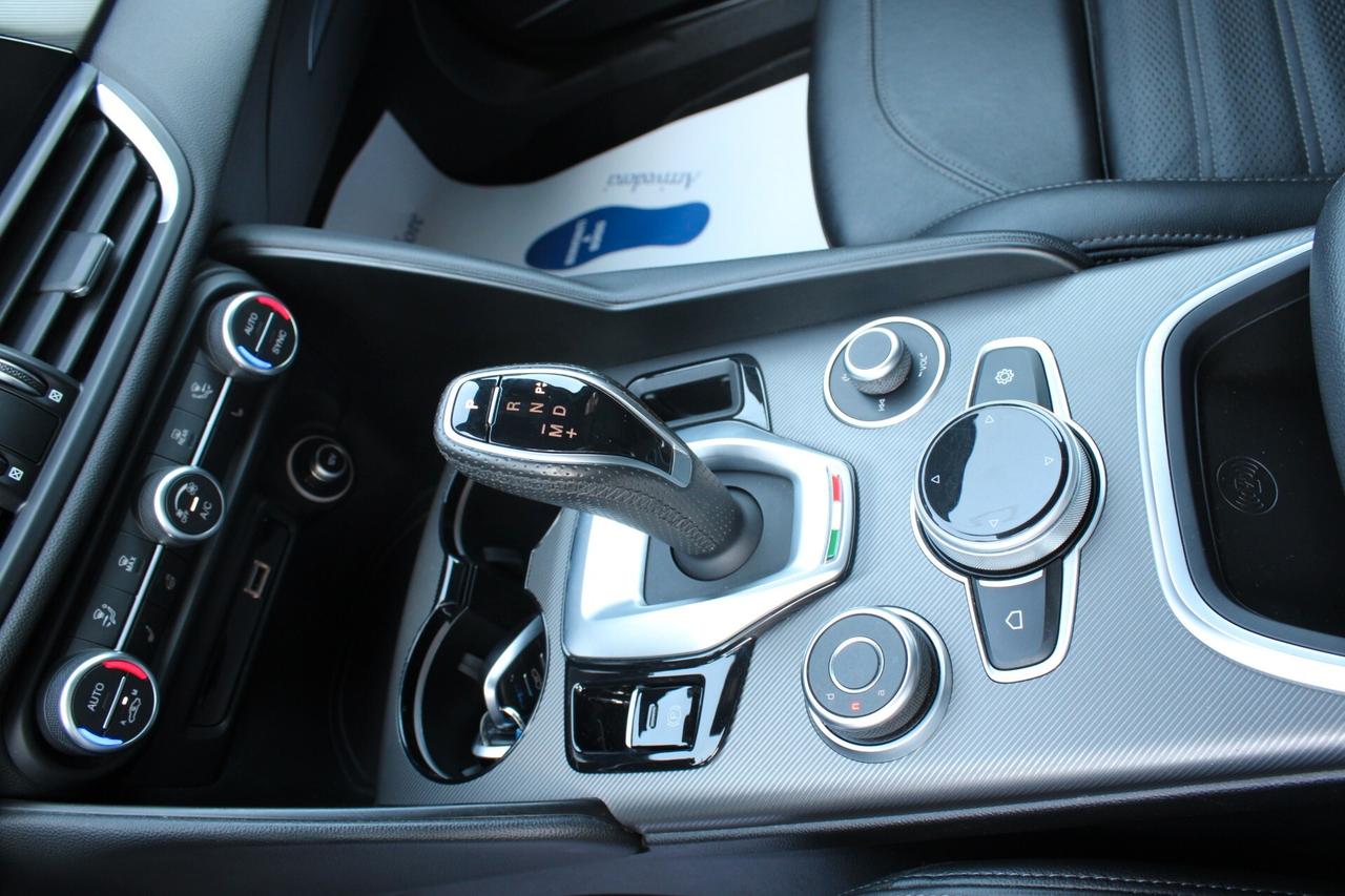 Alfa Romeo Giulia 2.2 t Veloce Q4 210 cv BLU MONTECARLO