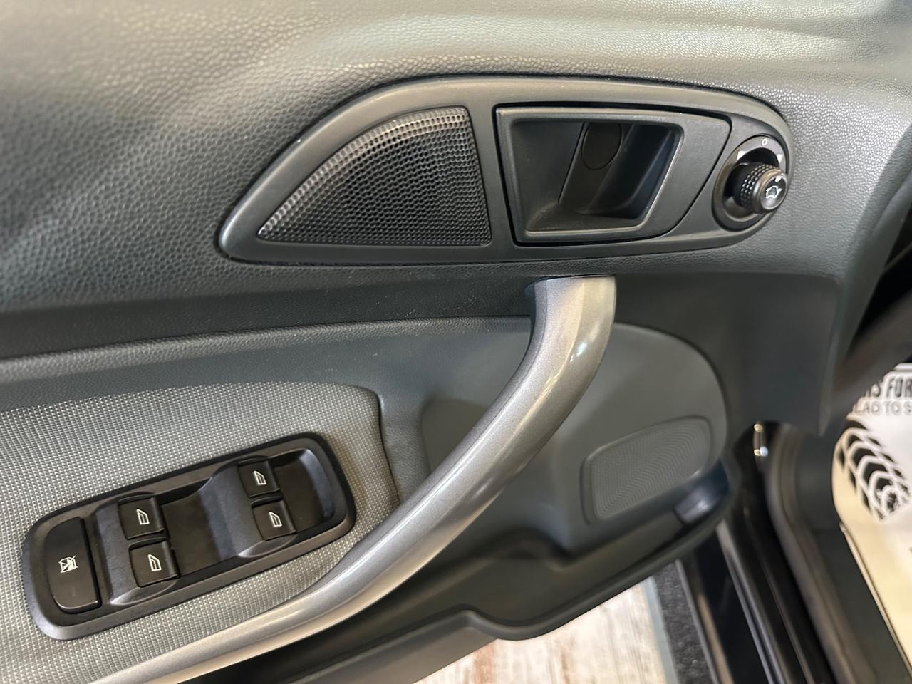 Ford Fiesta 1.2 Benzina 5p. Titanium Ok Neopatentati
