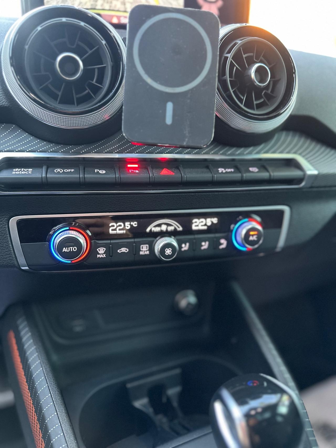 Audi Q2 35 TDI S tronic Identity Black