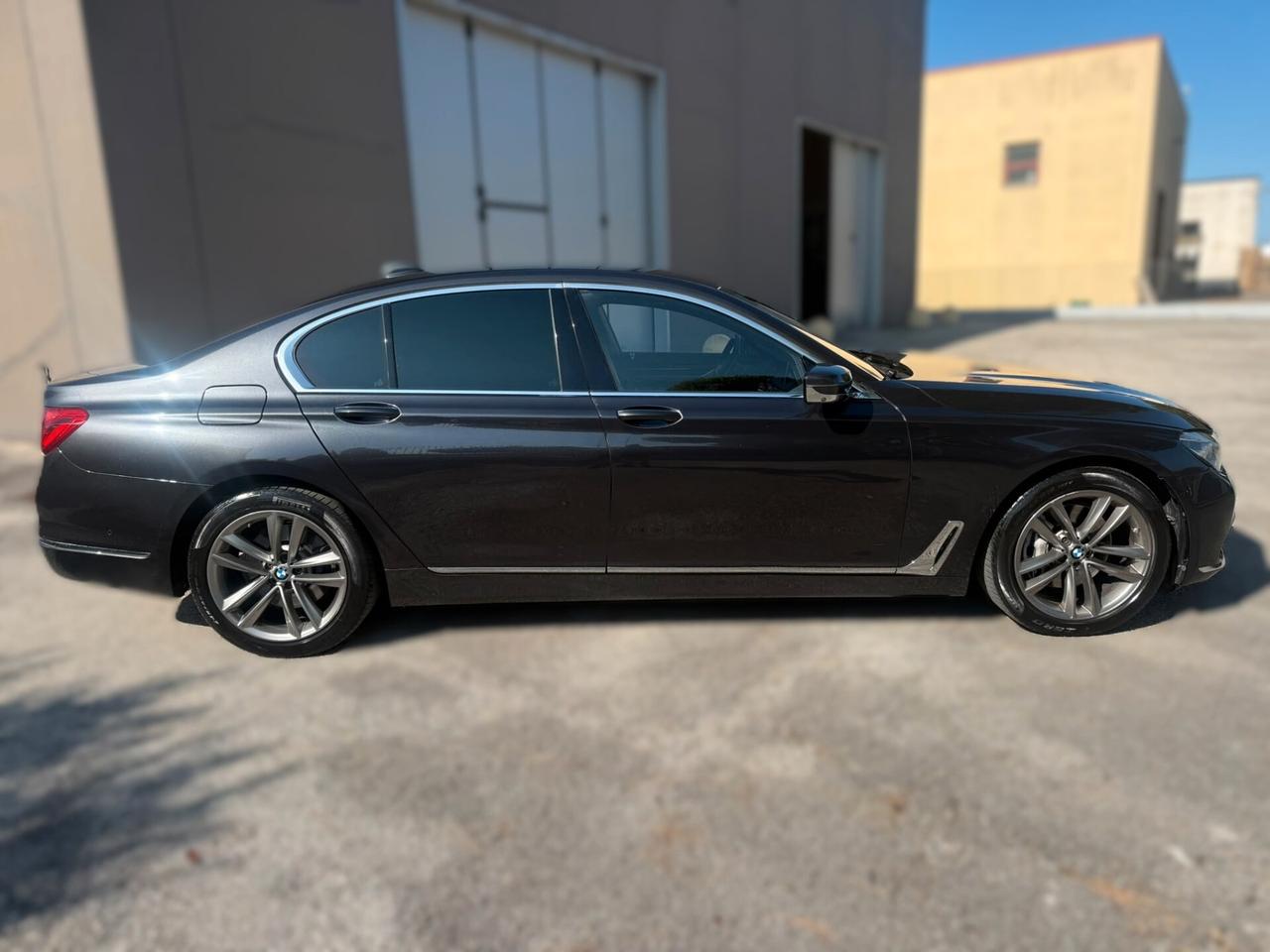 BMW 730 3.0 D 2017 CARBON CORE 12 MESI DI GARANZIA