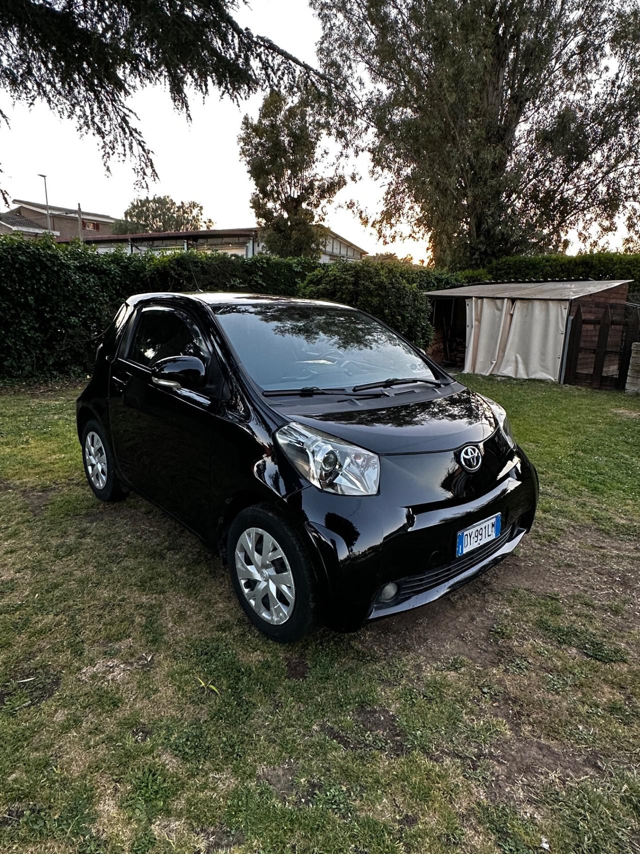 Toyota iQ 1.0 Multidrive Versione Lancio nero perlato !