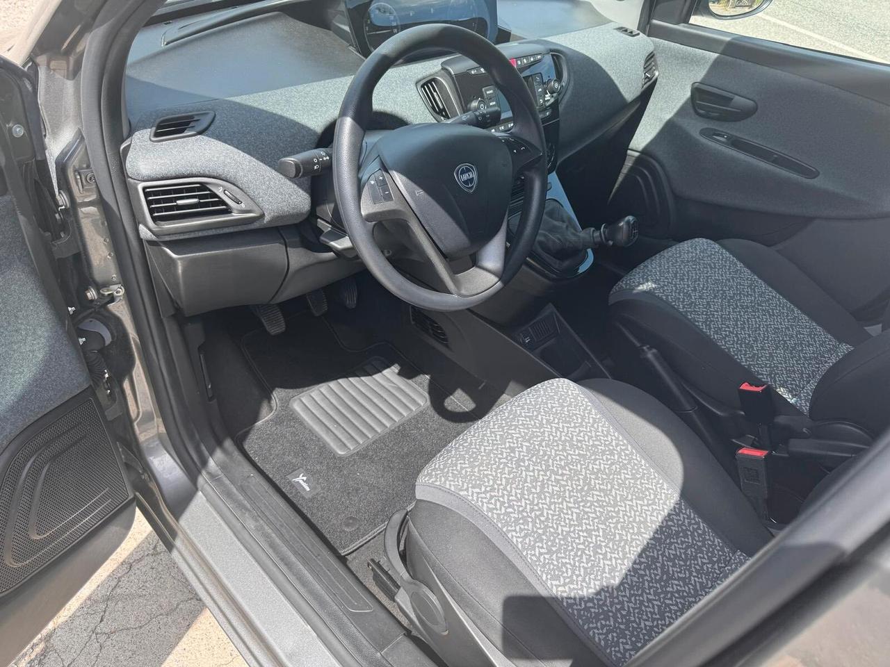 Lancia Ypsilon 1.0 FireFly 5 porte S&S Hybrid Silver Plus
