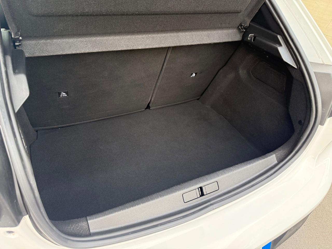 Peugeot 208 1.2benzina - 2020