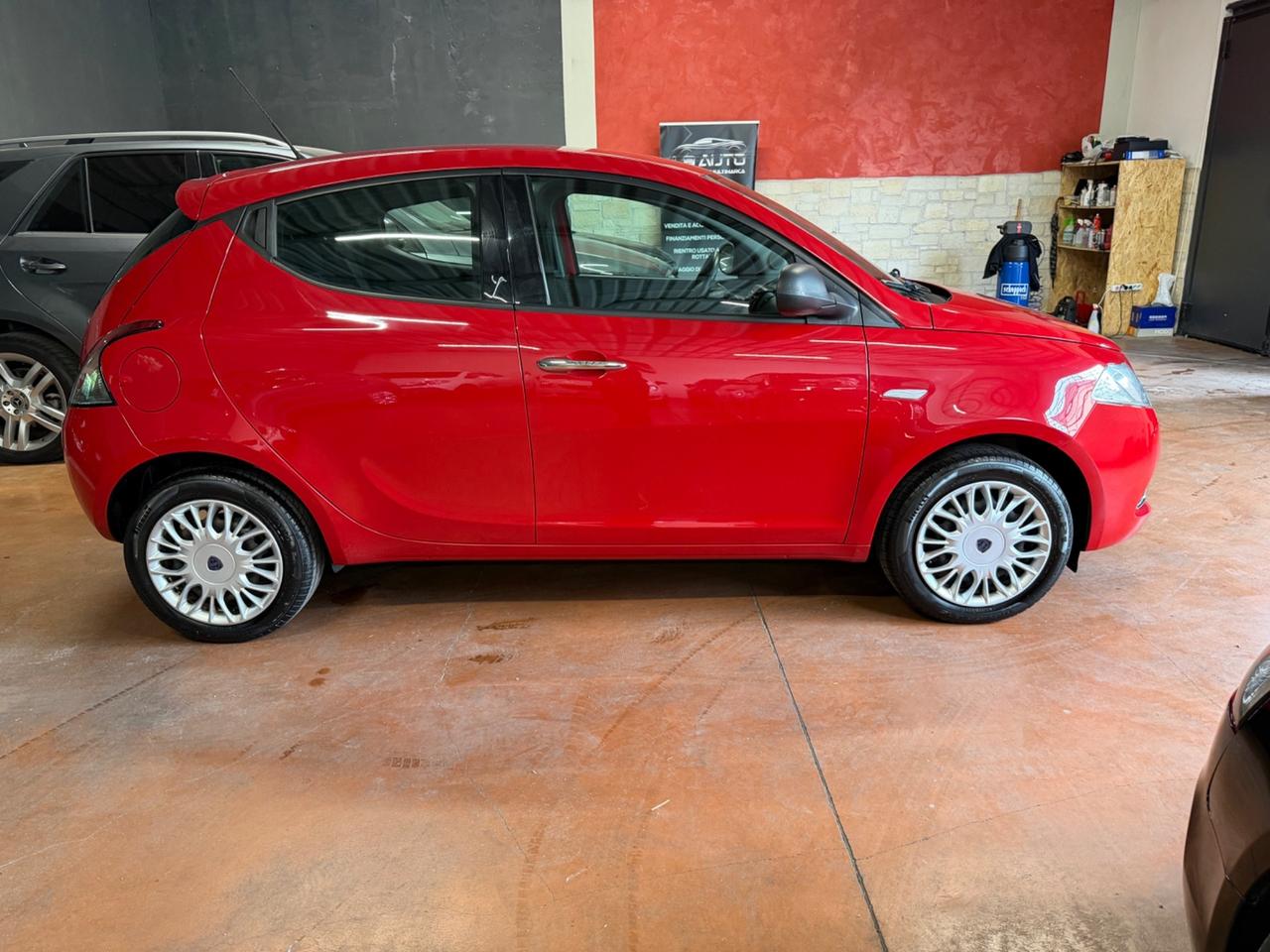 Lancia Ypsilon 0.9 TwinAir 85 CV 5 porte S&S DFN Gold