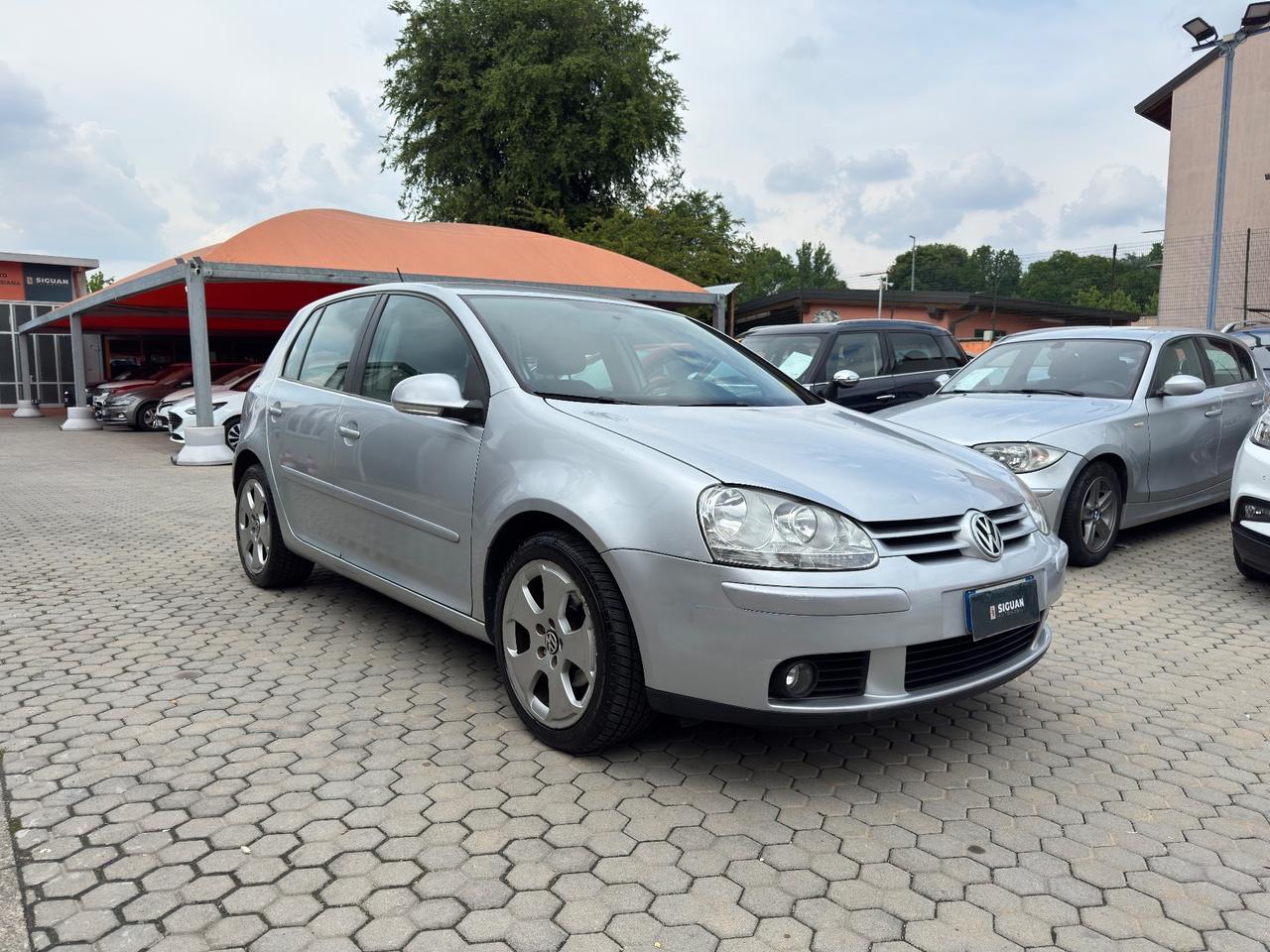 Volkswagen Golf ADATTA A NEOPATENTATI 1.6 16V FSI 5p. Comfortline