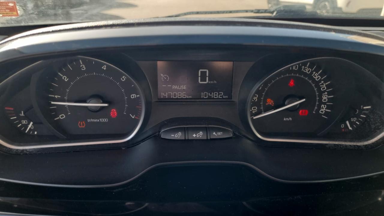 Peugeot 208 PureTech 82 5 porte Allure