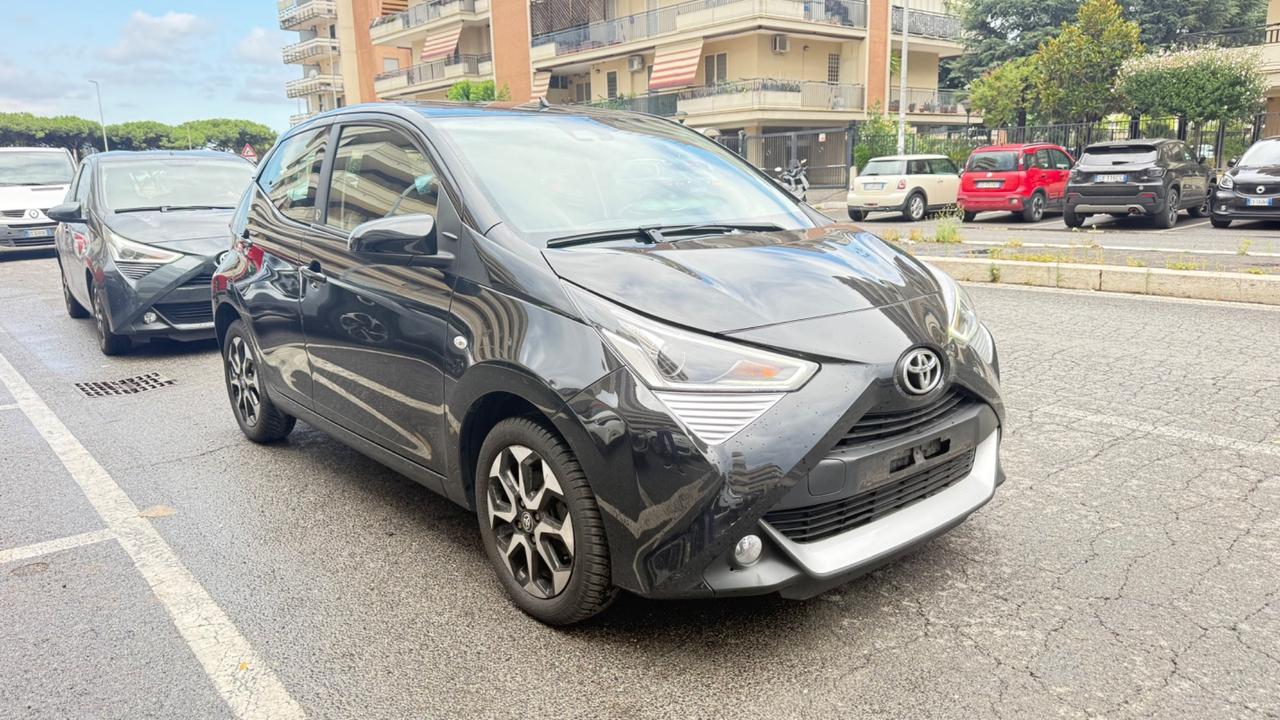Toyota Aygo Connect 1.0 VVT-i 72 CV 5 porte x-play LED NAVI KAMERA PDC CERCHI 16 BLUETOOTH