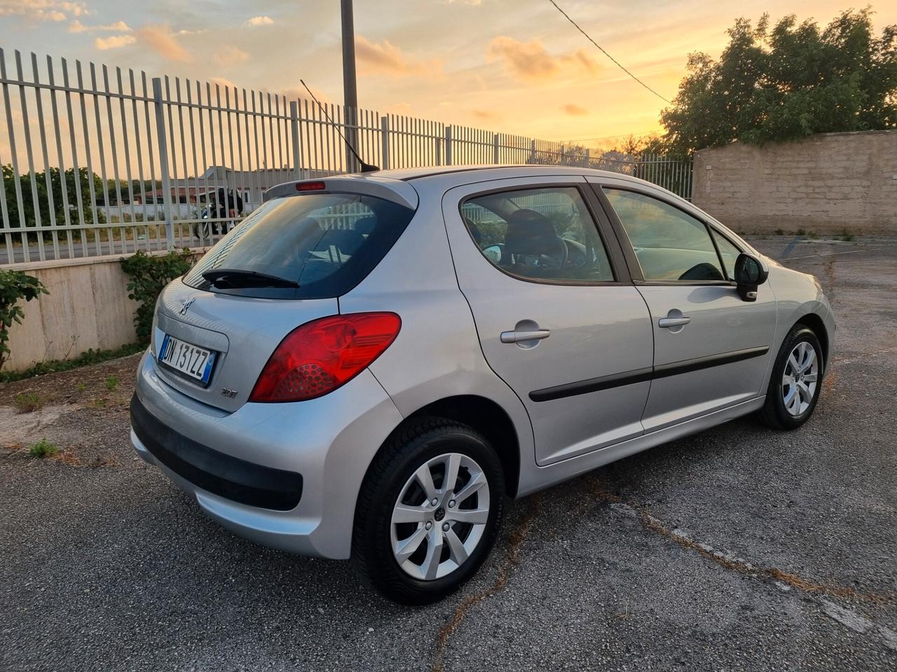 Peugeot 207 1.4 8V 75CV 5p. X Line