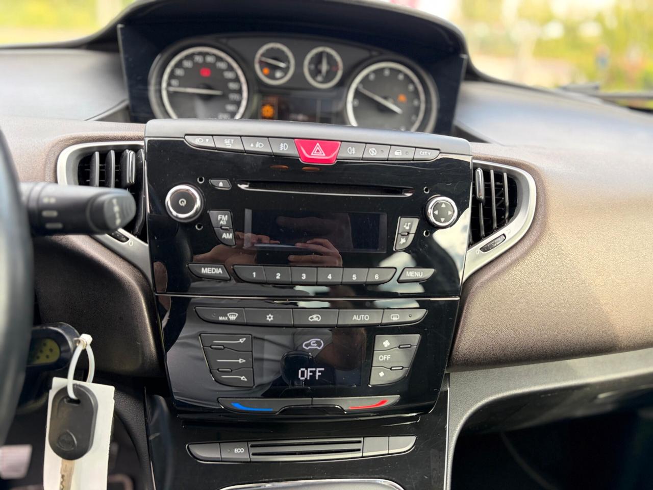 Lancia Ypsilon 0.9 TwinAir 85 CV 5 porte S&S Platinum