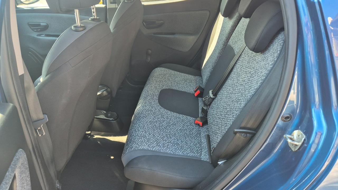 Lancia Ypsilon 1.0 FireFly 5 porte S&S Hybrid Silver