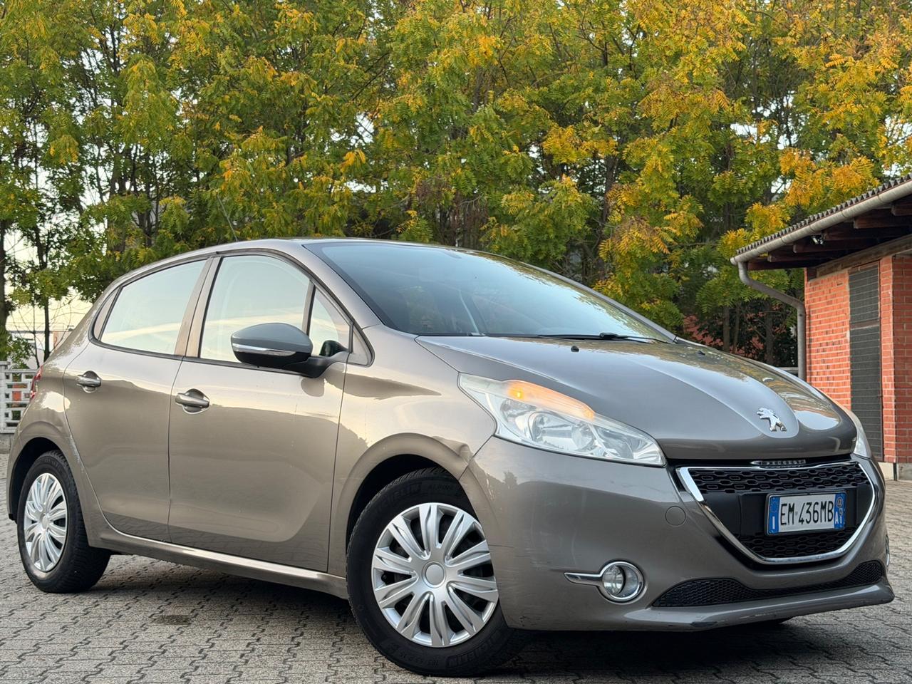 Peugeot 208 1.4 HDi 68 CV 5 porte Allure