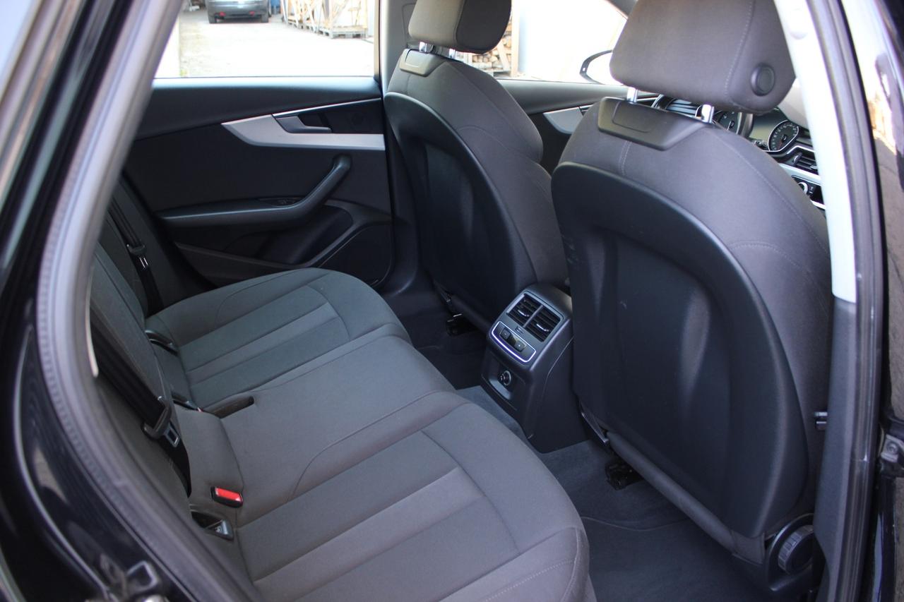 Audi A4 2.0 TDI 150 CV S tronic Business Sport (2018)