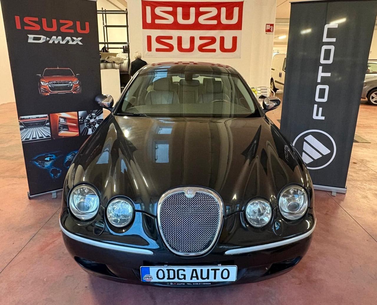 JAGUAR S-TYPE CAMBIO AUT. .Diesel 2700 CV 207 con Km 156.642 certificati