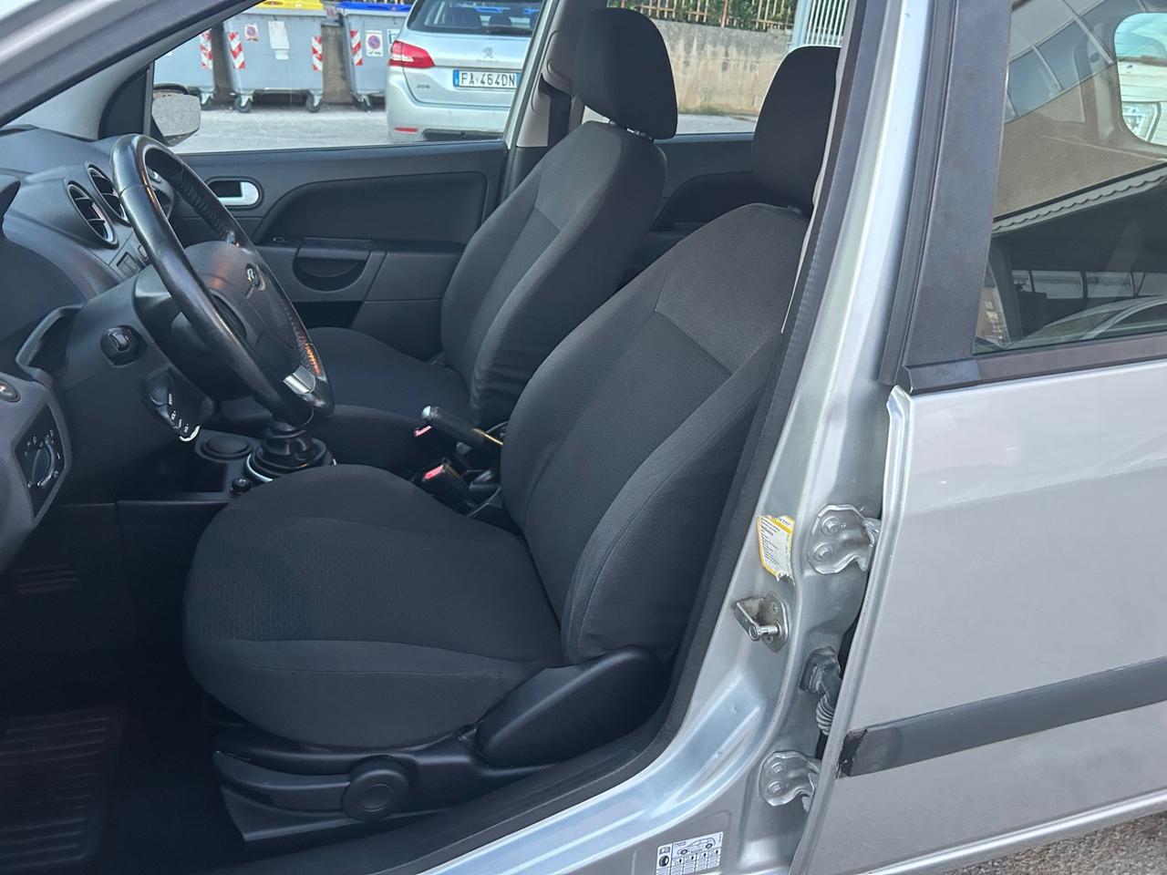 Ford Fiesta 1.2 5p. Ghia 140000km Gancio Traino