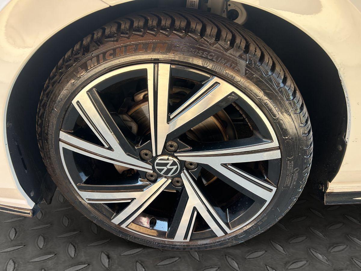 VOLKSWAGEN - Golf - Golf VIII 2.0 tdi R-Line 150cv dsg TETTO TELECAMERA