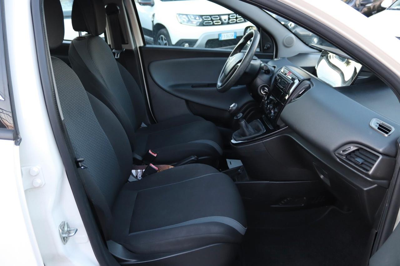 Lancia Ypsilon 1.2 69 CV 5 porte Silver