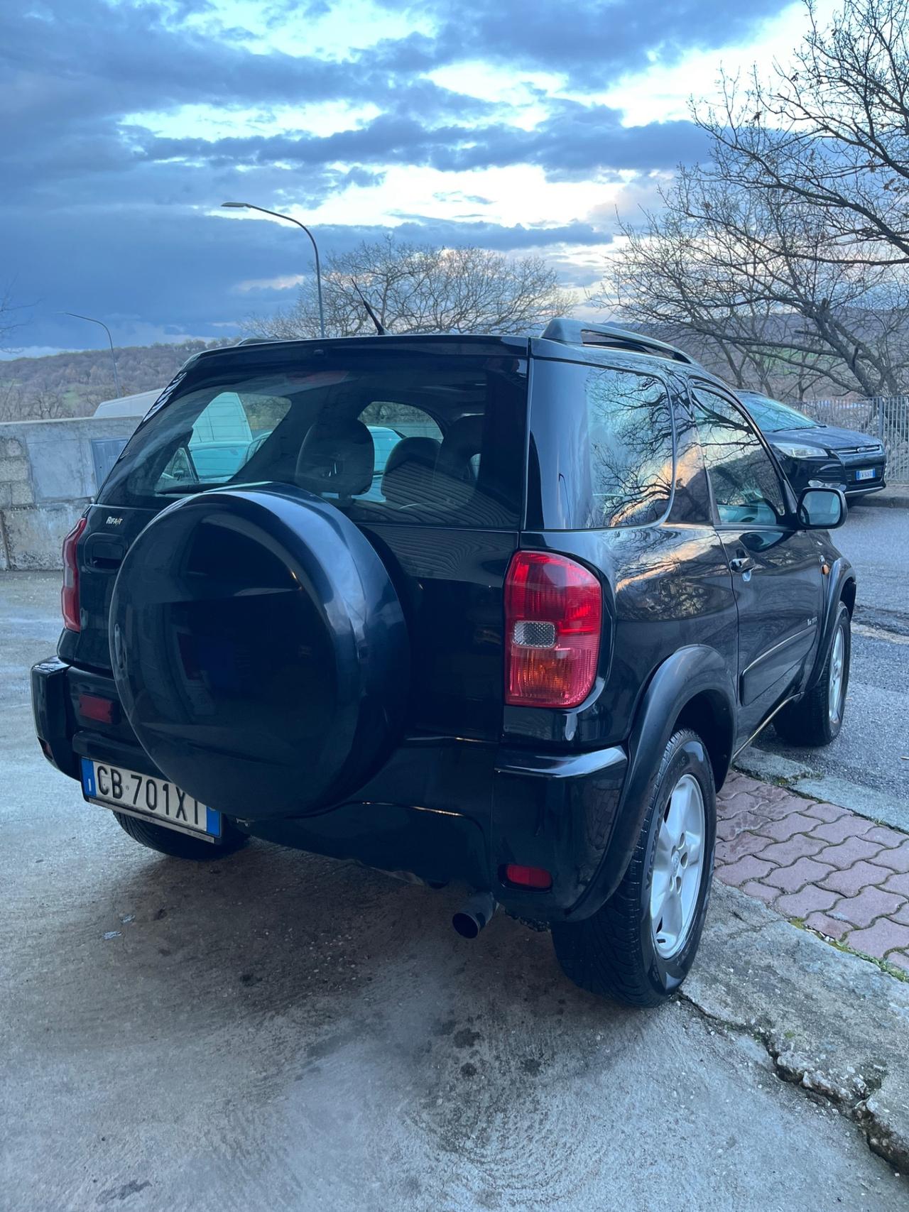 Toyota RAV 4 RAV4 2.0 Tdi D-4D cat 3 porte Sol