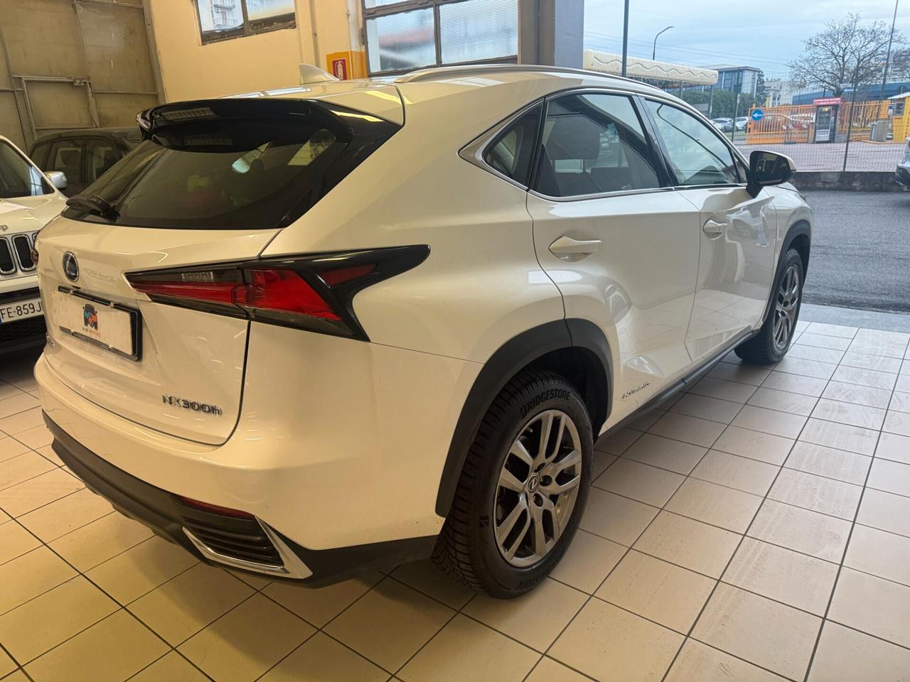 Lexus NX 300h hybrid 2.5 Business 2wd cvt