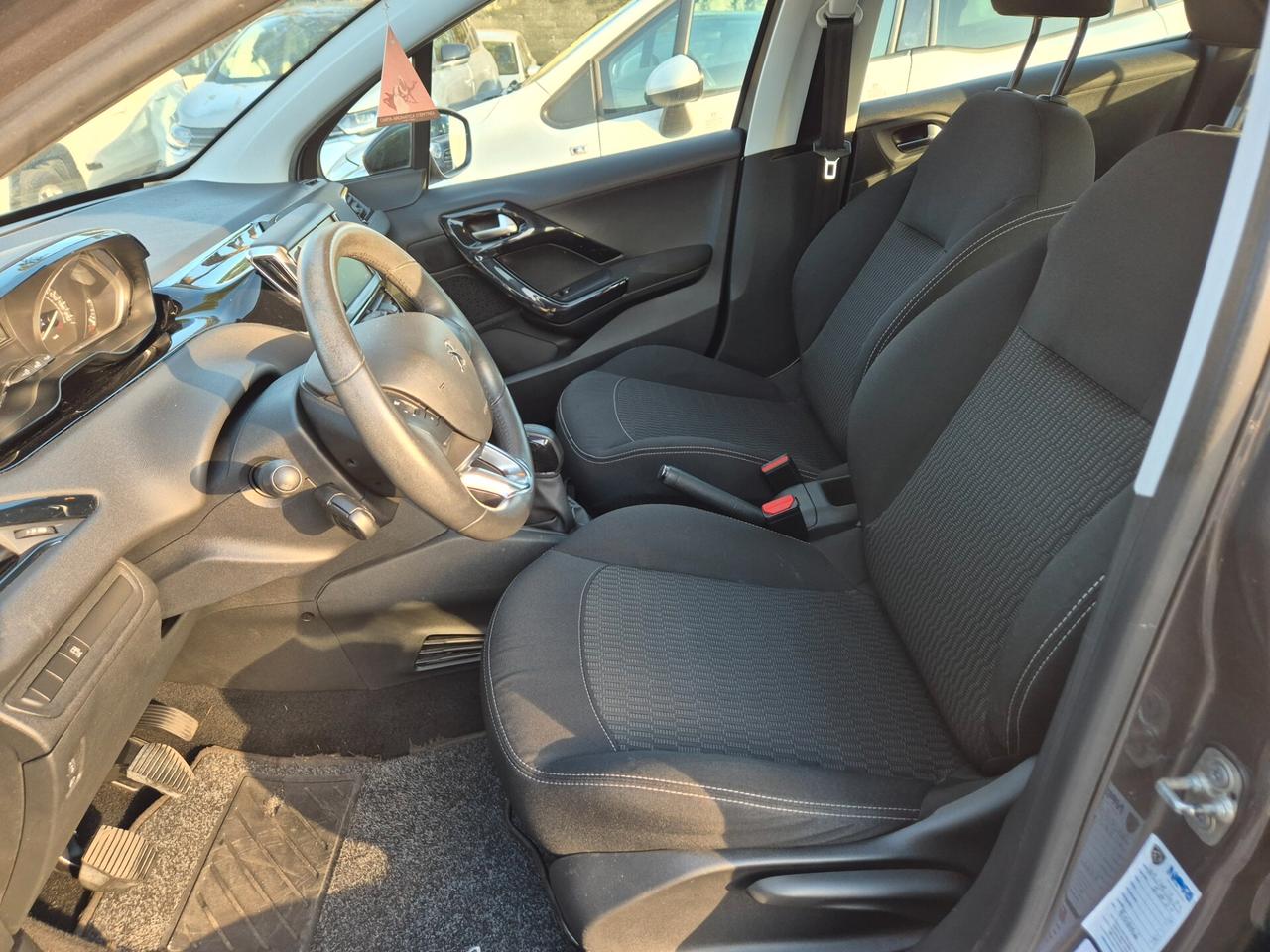 Peugeot 208 PureTech 82 5p. GPL Allure