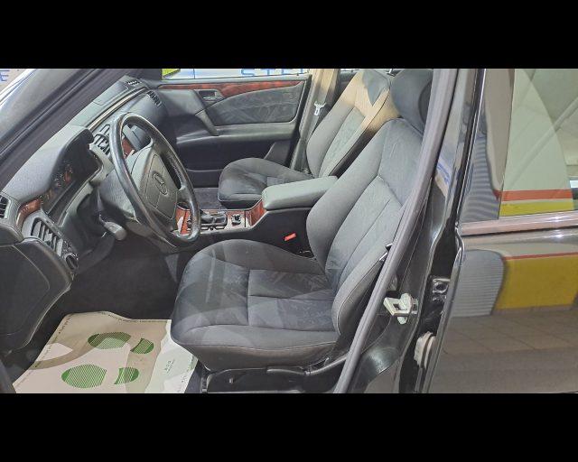 MERCEDES-BENZ E 200 k Elegance
